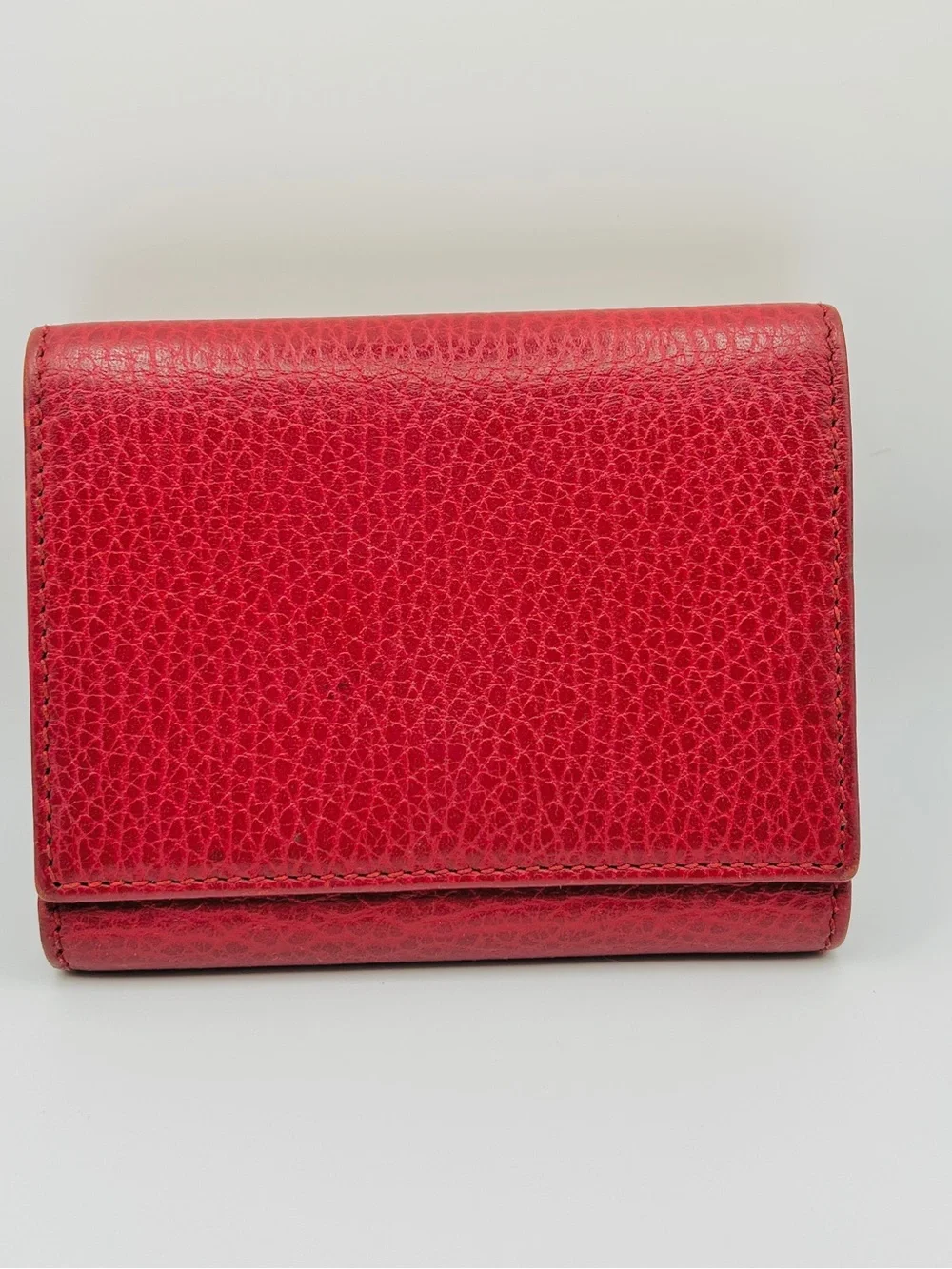 Gucci GG Marmont Tri-fold Red Pebbled Leather Wallet in Very Good Condition - Picture 3 of 17